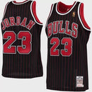 Regata NBA Chicago Bulls Retrô 1997 - 1998 Mitchell & Ness Authentic Jordan 23 - Preta